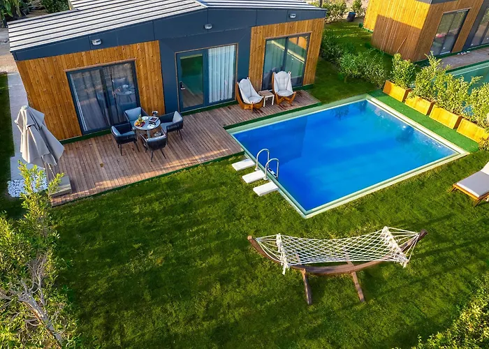 Lago Hotel Complex Side